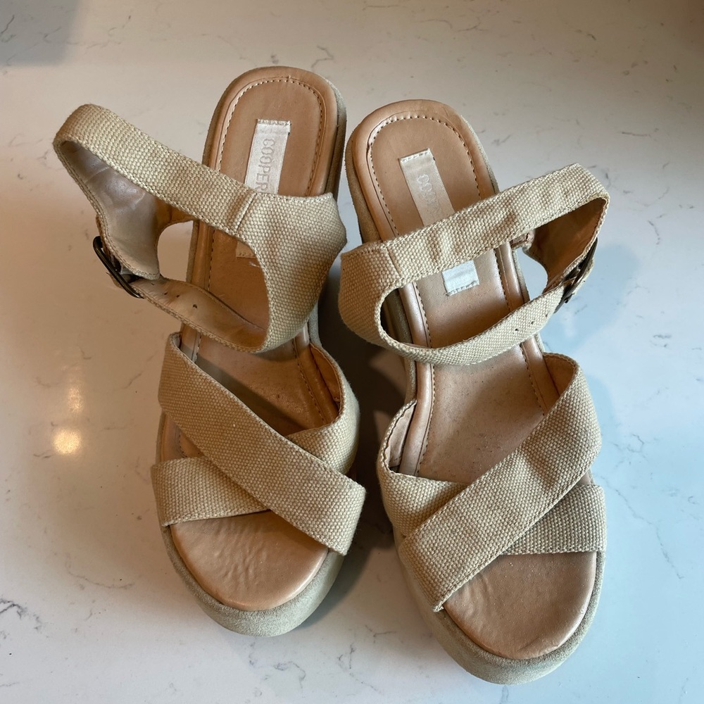 Nude canvas wedge platform